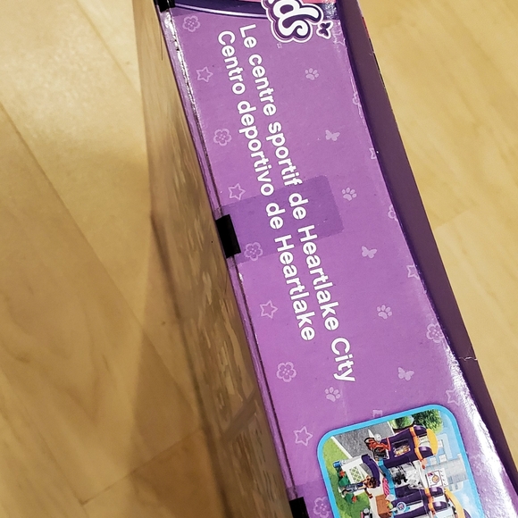 LEGO Friends Heartlake Sports Center #41312 - Picture 7 of 8